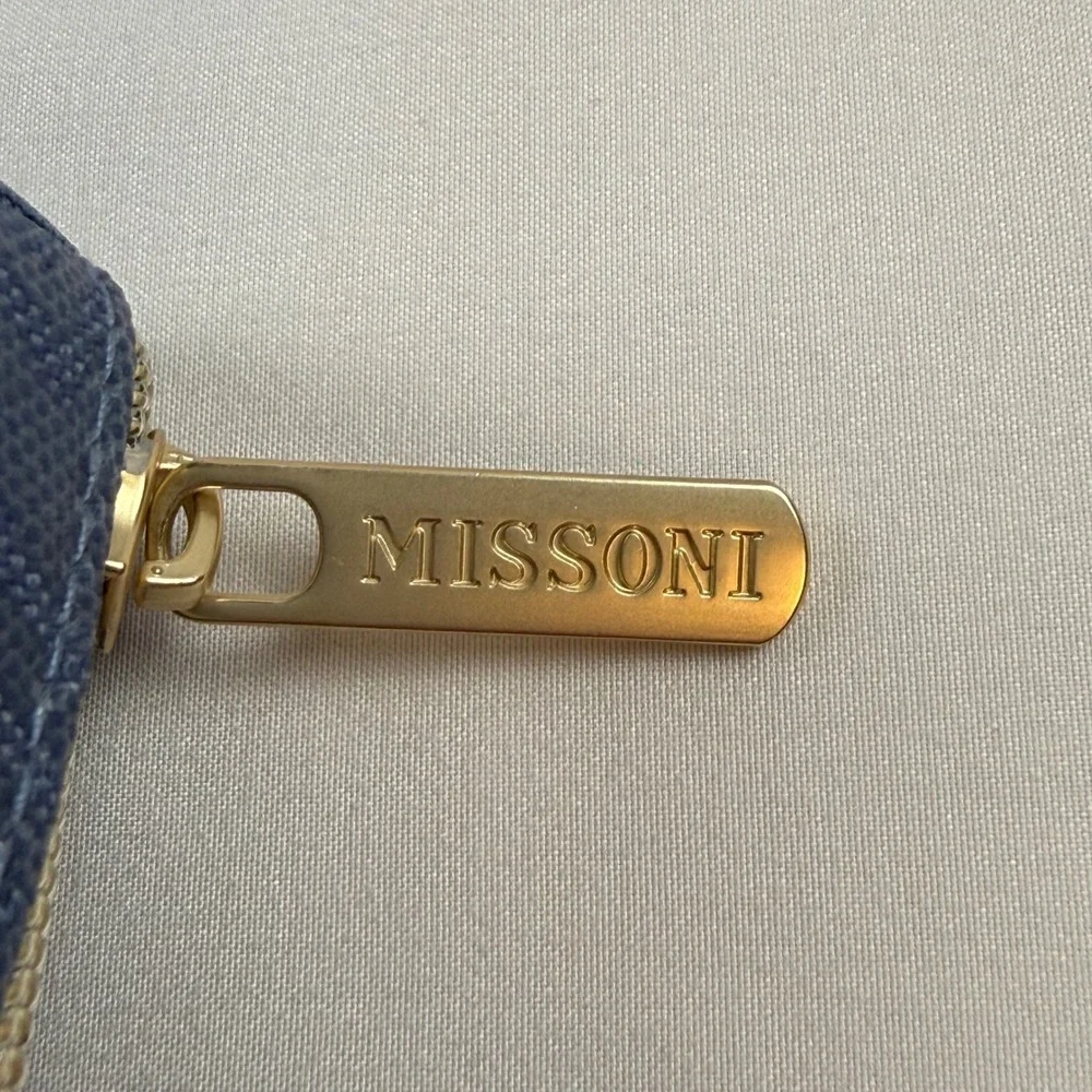 Missoni for Delta Navy Blue Zigzag Knit Amenity Pouch Cosmetic Travel Bag Gold